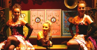 Trois danseuses de french cancan